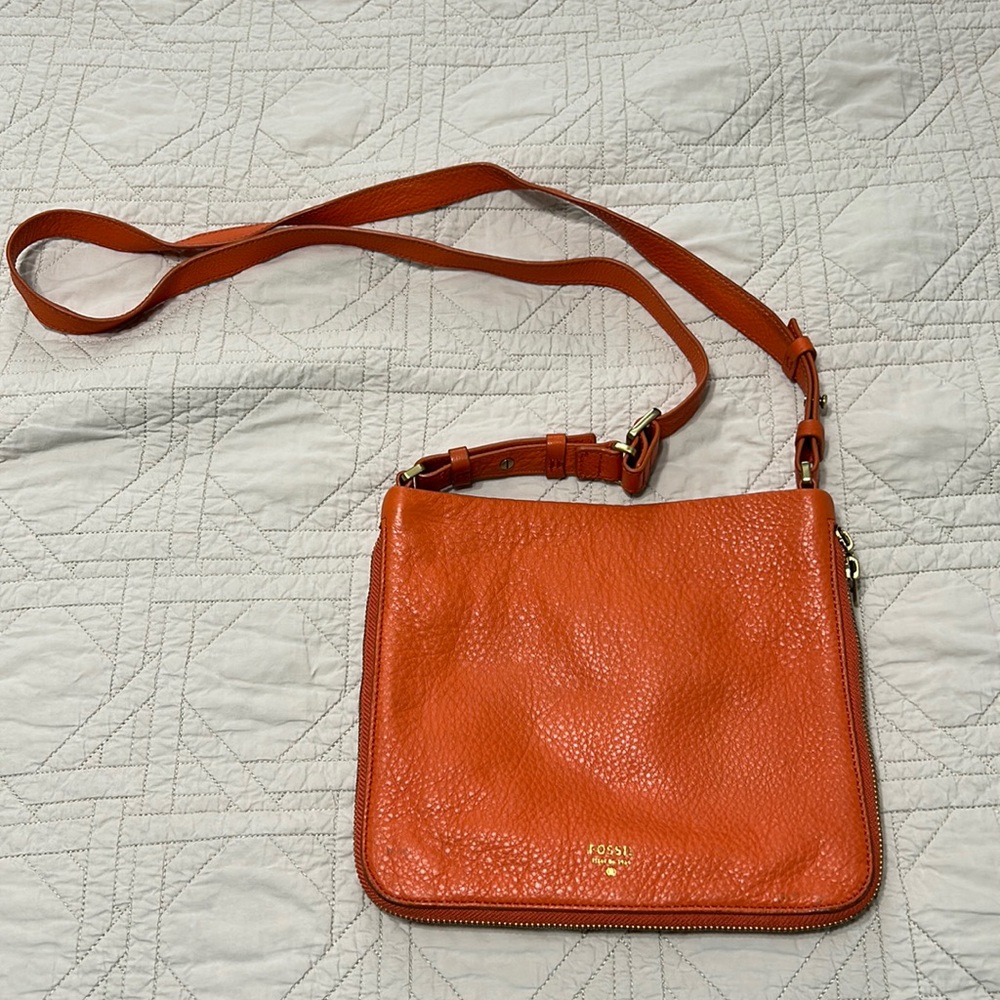 Fossil leather expandable bag